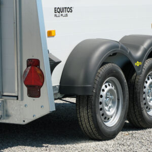 Humbaur Equitos Alu Plus 2400 Sattelkammer & Seitentrittschutz | 100 km/h Reifen – Bild 12