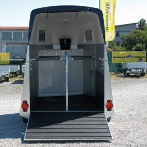 Humbaur Equitos Alu Plus 2400 Sattelkammer & Seitentrittschutz | 100 km/h Reifen – Bild 6