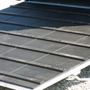 Humbaur Equitos Alu Plus 2400 Sattelkammer & Seitentrittschutz | 100 km/h Reifen – Bild 7